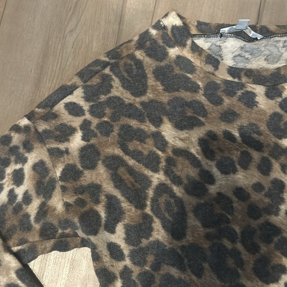 Leopard sweatshirt with twist front - Picture 3 of 6